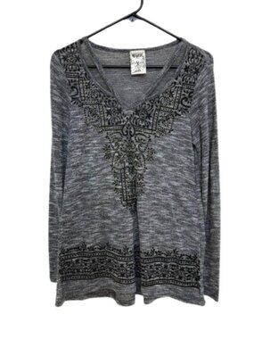 Focus gray knit long sleeve tunic top.
